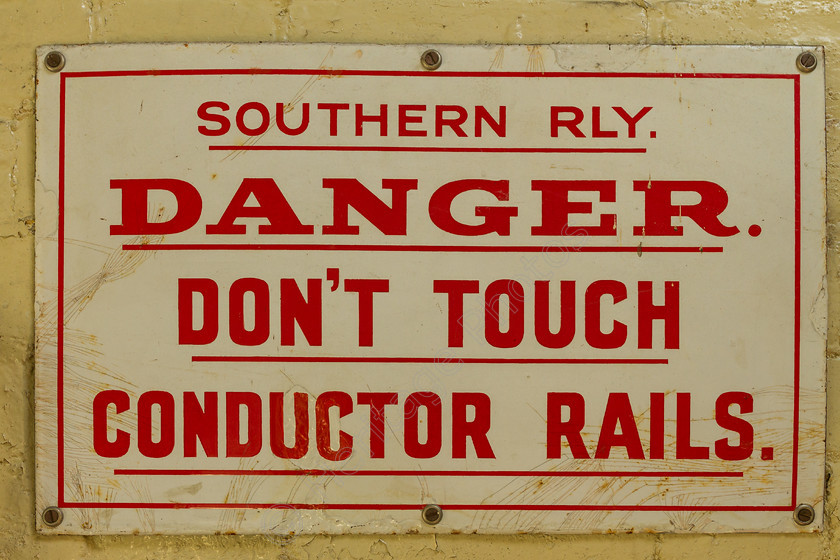 IMG 8374 
 Southern Railway's 'Danger don't touch conductor rails' sign. 
 Keywords: Sign Signage Southern Railway Danger Don't Touch The Conductor Rails