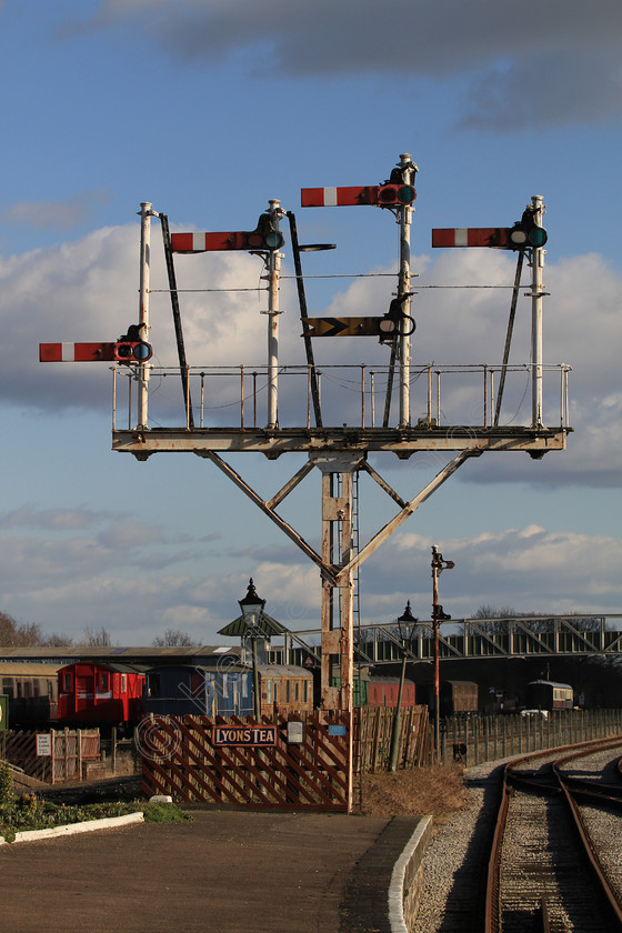 IMG 9043 
 Quainton Road Railway Station Signal. 
 Keywords: Quainton Railway Station Signal Train Steam Track Platform