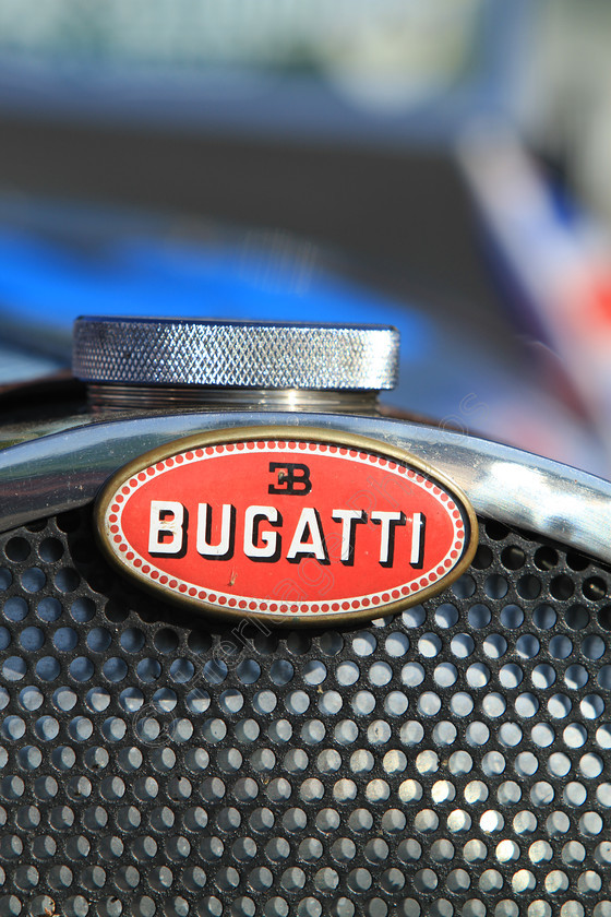 IMG 2547 
 Bugatti logo. 
 Keywords: Bugatti Logo Red White Insignia Radiator Grille Cap