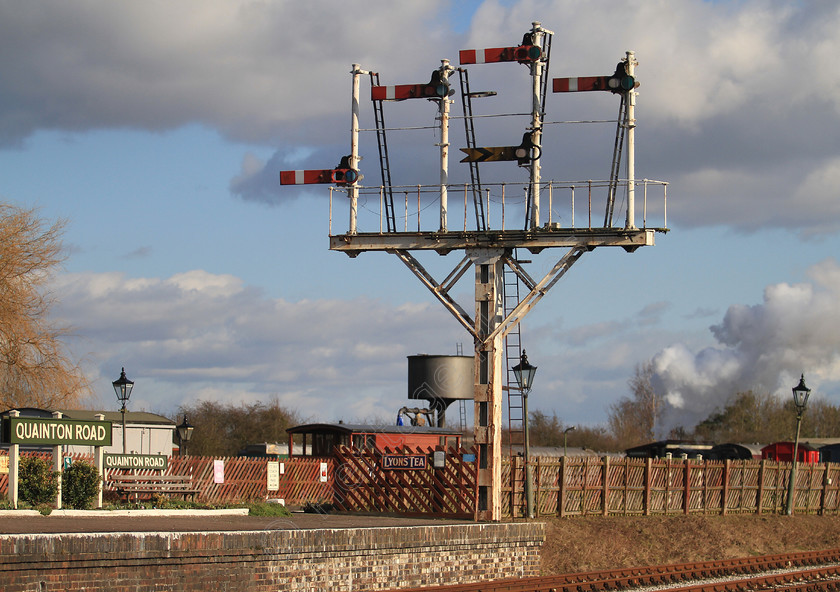 IMG 9000C 
 Quainton Road Railway Station Signal. 
 Keywords: Quainton Railway Station Signal Platform Track Platform